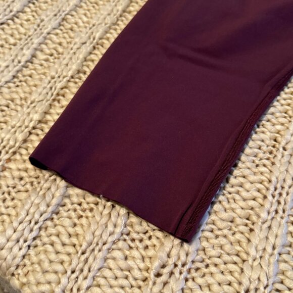 LuLuLemon. Midrise Bergundy Cropped Leggings woman’s size 12 - Picture 11 of 12